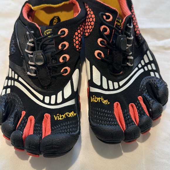 Vibram Five Fingers Women’s Shoes 7/7.5 EU 37 - Picture 2 of 4